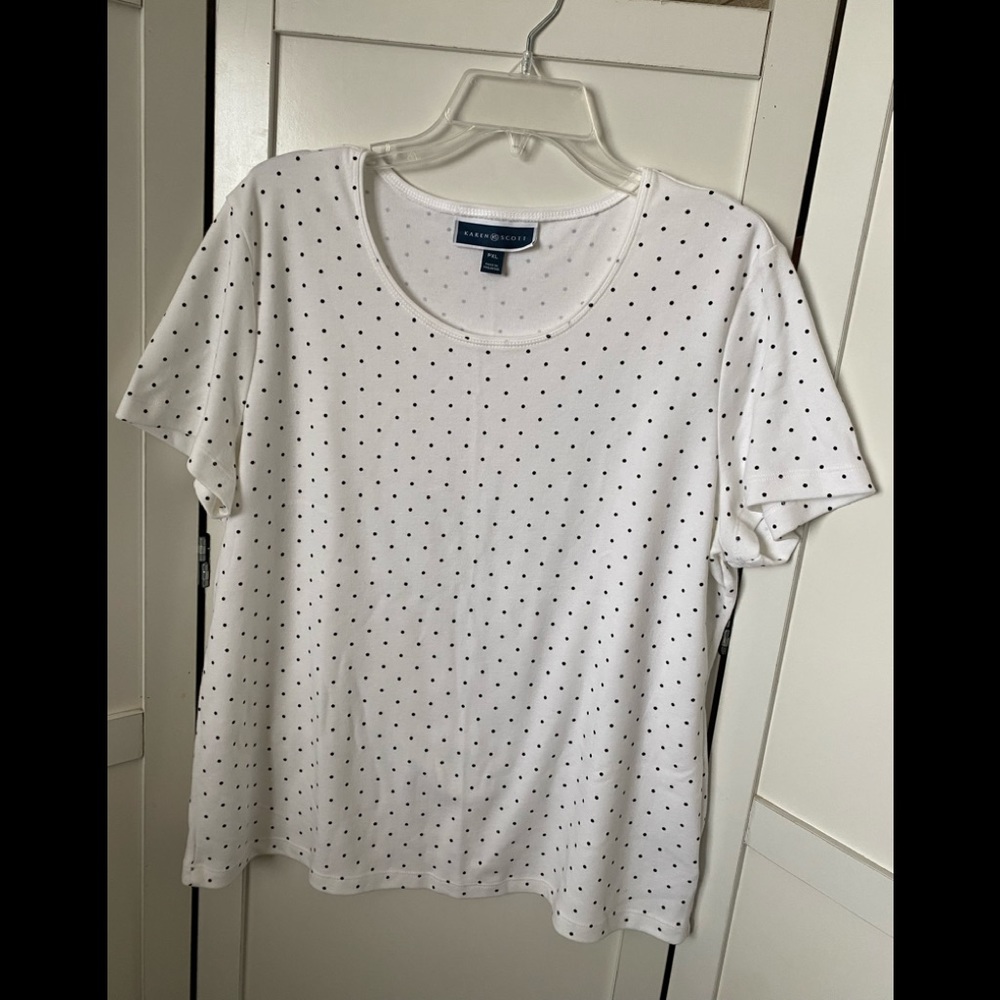 Karen Scott Sports. Size PXL. White blue polka dots. Short sleeve.